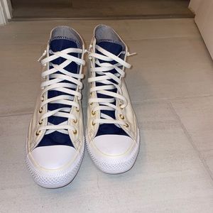 Hi top Converse